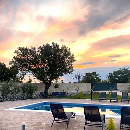Iris Holiday home