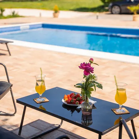 Iris Casa de Férias Trbounje