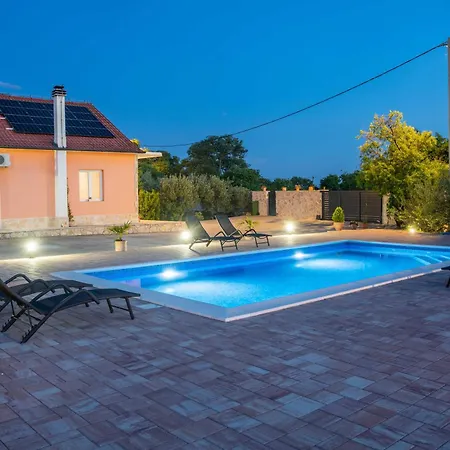 Iris Сasa de vacaciones Trbounje